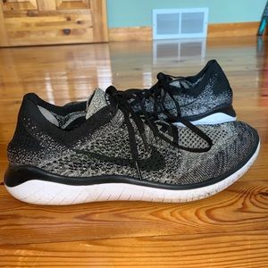 Women’s Nike fly-knit free runners